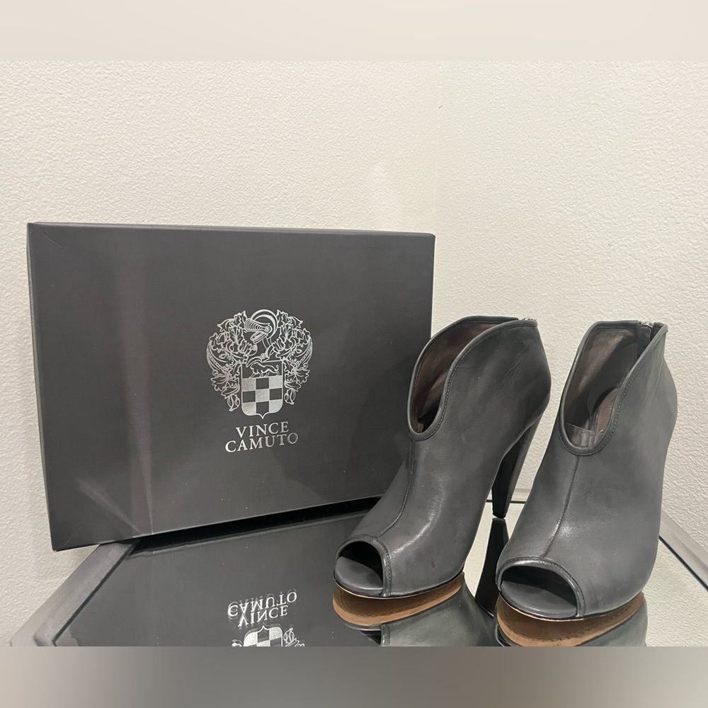 Vince Camuto Amber Charcoal Leather Ankle Boot Open Toe Zip Women